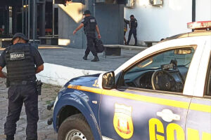 Colombiano exige ser atendido com cachorro e tumultua posto de sa&uacute;de de Corumb&aacute; 