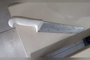 Discuss&atilde;o entre irm&atilde;os em restaurante termina com um esfaqueado em Tr&ecirc;s Lagoas