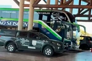 A pessoa que transportava o material ainda n&atilde;o foi identificada 