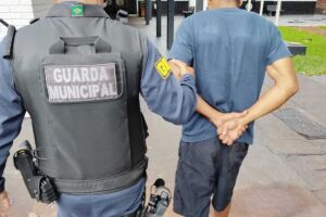Foragido se entrega em Dourados e diz que 'vida aqui fora n&atilde;o est&aacute; f&aacute;cil' 