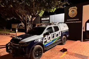 "Cad&ecirc; seus policiais?": Homem zomba de mulher enquanto a espanca em Rio Verde 