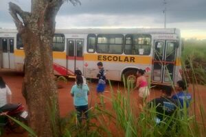 Crian&ccedil;a de 7 anos morre atropelada por &ocirc;nibus escolar em Caarap&oacute; (v&iacute;deo)