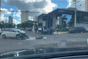 Acidente se deu em cruzamento movimentado
