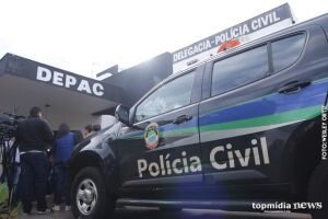 Homem derruba mulher gr&aacute;vida no ch&atilde;o e a arrasta pelos cabelos em Coxim 