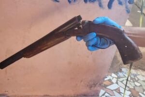 Alvo de ca&ccedil;a? Homem erra mira e atira em amigo ao tentar matar porco em Laguna Carap&atilde; 