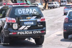 Mulher &eacute; agredida, tem motocicleta roubada e se esconde em mata em Campo Grande 
