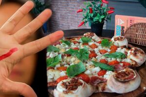 Pedido de 'pizza com bastante borda' ajuda a salvar v&iacute;tima de viol&ecirc;ncia dom&eacute;stica em MS