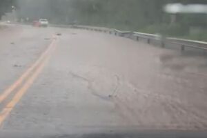 Chuva forte alaga prolongamento da Ernesto Geisel; cen&aacute;rio de caos (v&iacute;deo)