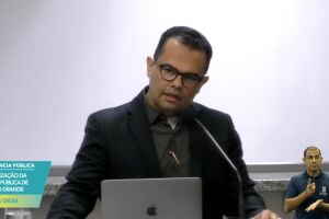 Secret&aacute;rio &eacute; vaiado em audi&ecirc;ncia p&uacute;blica sobre terceiriza&ccedil;&atilde;o da sa&uacute;de em Campo Grande (v&iacute;deo)