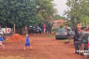 Sob chuva e sem aviso, prefeitura derruba casas em &aacute;rea ocupada no Campo Nobre (v&iacute;deo)