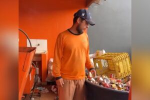 Ineleg&iacute;vel e sob monitoramento, ex-vereador Tiago Vargas mostra nova rotina na reciclagem (v&iacute;deo)