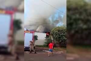Policial militar de folga evita trag&eacute;dia e salva fam&iacute;lia de inc&ecirc;ndio em Amambai (v&iacute;deo)