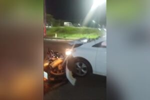 O motociclista n&atilde;o resistiu &agrave; colis&atilde;o e morreu no local do acidente