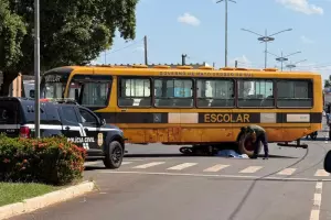 Motociclista morre em batida com &ocirc;nibus escolar em Bataguassu