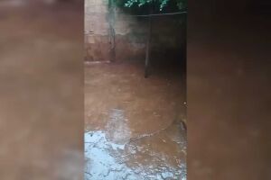 Chuva veio com granizo no Santa M&ocirc;nica