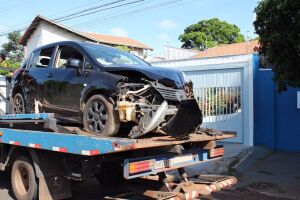 Motorista embriagado bate em carro parado e foge sem prestar socorro &agrave; v&iacute;tima em Corumb&aacute; 