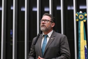 Pollon fez lei com mais dois deputados
