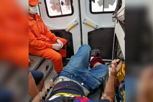 V&iacute;tima &eacute; baleada durante tentativa de assalto em Corumb&aacute;