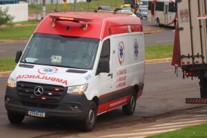 Motorista bate na traseira de carreta parada na Gury Marques 