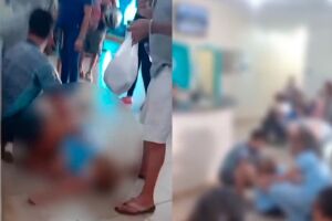 Idosa desmaia na espera por atendimento e fica horas no ch&atilde;o na UPA Universit&aacute;rio (v&iacute;deo)