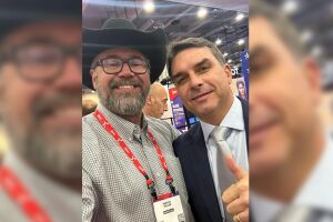 Pollon comemora decis&atilde;o dos EUA contra fac&ccedil;&otilde;es e cita atua&ccedil;&atilde;o de Fl&aacute;vio Bolsonaro (v&iacute;deo)