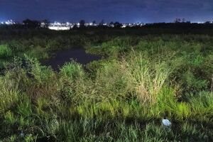 Mulher &eacute; resgatada ap&oacute;s ficar cerca de tr&ecirc;s horas presa em brejo em Ribas do Rio Pardo