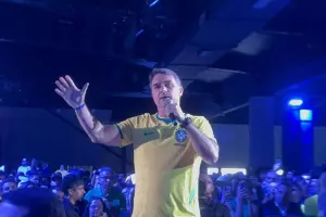 Fl&aacute;vio usa slogan de Lula em evento: 'A esperan&ccedil;a vai vencer o medo'