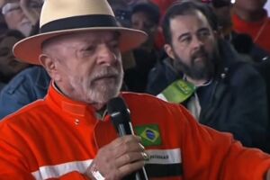 Presidente cometeu gafe em evento 