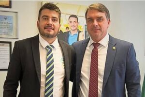Tavares disputa elei&ccedil;&atilde;o em meio a processo