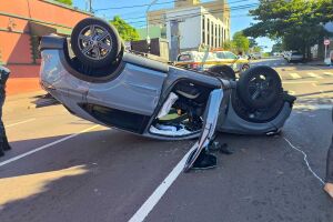 O carro n&atilde;o atingiu outros ve&iacute;culos que estavam na via 