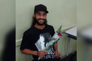 Vida interrompida aos 26: amigos se despedem de motociclista morto no Pioneiros