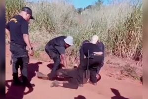 Homem suspeito de furto morre durante sess&atilde;o de espancamento em Amambai (v&iacute;deo)