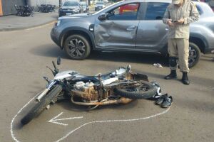 Acidente em cruzamento do Tiradentes deixa motociclista com suspeita de fratura