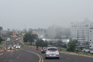 Bom para o chameguinho? Dia dos Namorados amanhece nublado e com neblina em Campo Grande