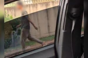Den&uacute;ncias apontam que ele fica circulando pela regi&atilde;o e pedindo dinheiro