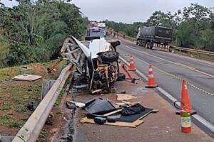 Ultrapassagem em faixa cont&iacute;nua termina em acidente com morte na BR-163 (v&iacute;deo)