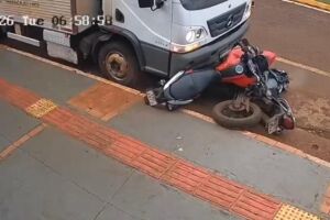 N&atilde;o viu? Caminh&atilde;o de frigor&iacute;fico arrasta motos estacionadas em Rio Brilhante (v&iacute;deo)