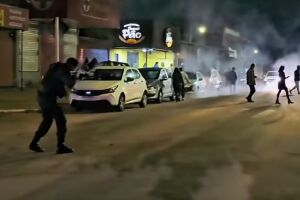 Policiais s&atilde;o atacados com pedras e latinhas durante opera&ccedil;&atilde;o no Noroeste (v&iacute;deo)