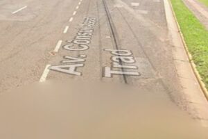 Motociclista bate na traseira de carro e fica gravemente ferido na C&ocirc;nsul Assaf Trad
