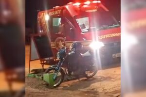 Executado em bar de Coxim, segurava crian&ccedil;a no colo quando foi baleado (v&iacute;deo)