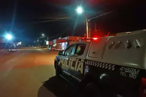 Homem b&ecirc;bado tenta atacar irm&atilde; com faca e arremessa cadeira em restaurante de Ponta Por&atilde;