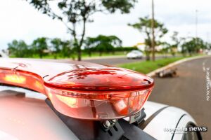 Homem agride esposa e d&aacute; tapa em filha de 3 anos em Corumb&aacute;