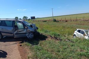 V&iacute;timas de batida entre carros na BR-463 s&atilde;o identificadas; casal morreu preso &agrave;s ferragens