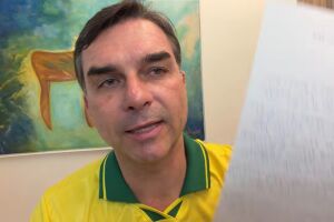 Fl&aacute;vio Bolsonaro chama Lula de 'verdadeiro inimigo' e convoca apoiadores para campanha (v&iacute;deo)