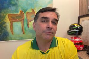 "Ou a gente ganha, ou o Brasil acaba", diz Fl&aacute;vio Bolsonaro ao defender pr&eacute;-candidatura (v&iacute;deo)