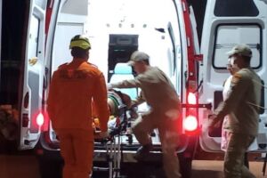Mulher capota carro e &eacute; socorrida em estado grave em Chapad&atilde;o do Sul 