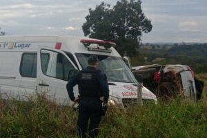M&atilde;e e filho morrem ap&oacute;s carro capotar na MS-080 (v&iacute;deo)