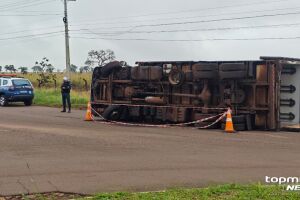 Motorista n&atilde;o v&ecirc; rotat&oacute;ria e capota caminh&atilde;o na Avenida Duque de Caxias (v&iacute;deo)