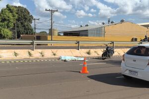 Motociclista morto na Duque de Caxias pode ter perdido controle e ca&iacute;do sozinho (v&iacute;deo)