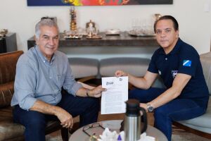 Reinaldo Azambuja e Coronel David durante reuni&atilde;o 